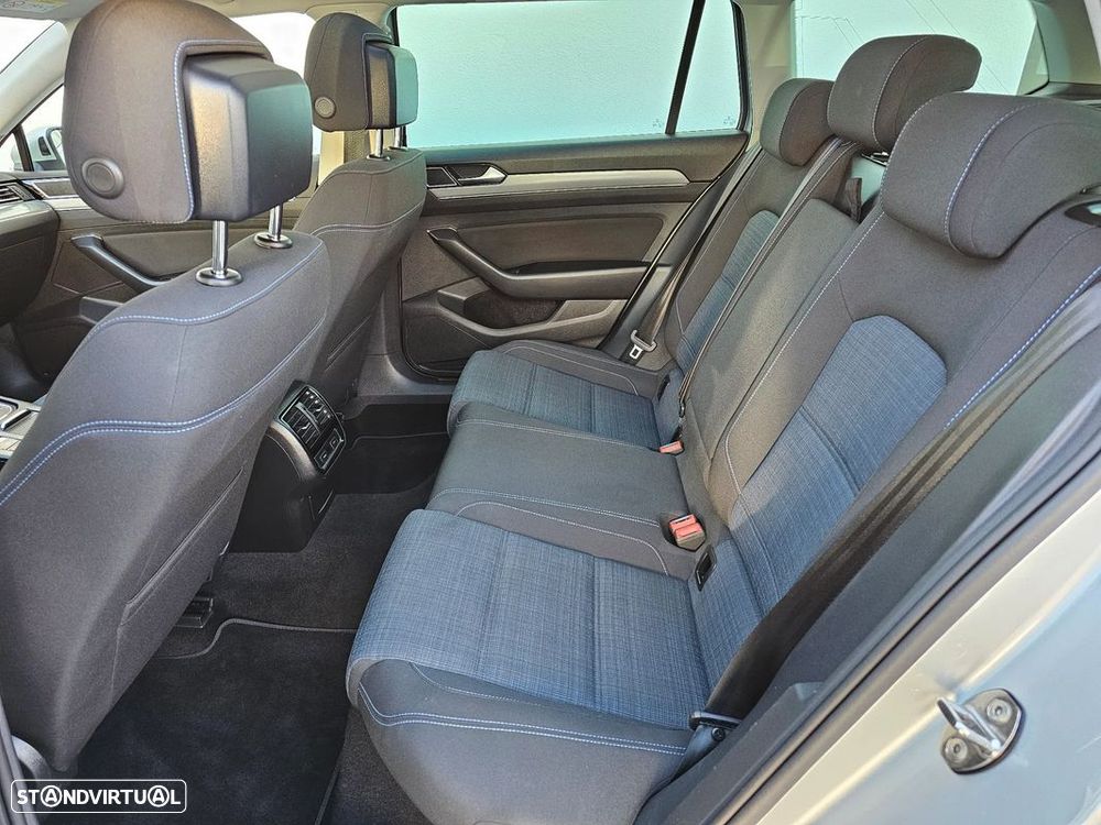 VW Passat Variant - 26