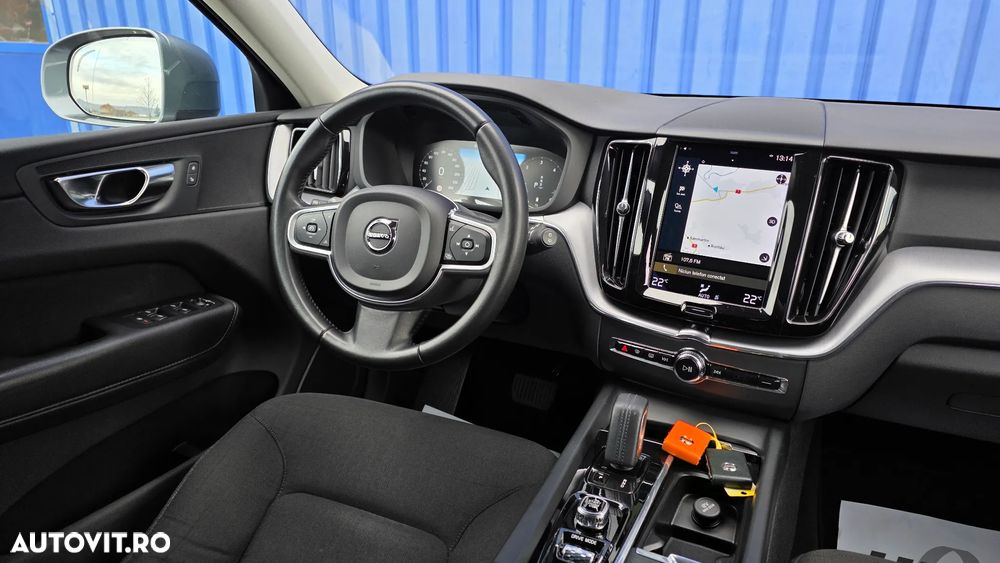 Volvo XC 60 B4 MHEV AT8 FWD Momentum Pro - 16