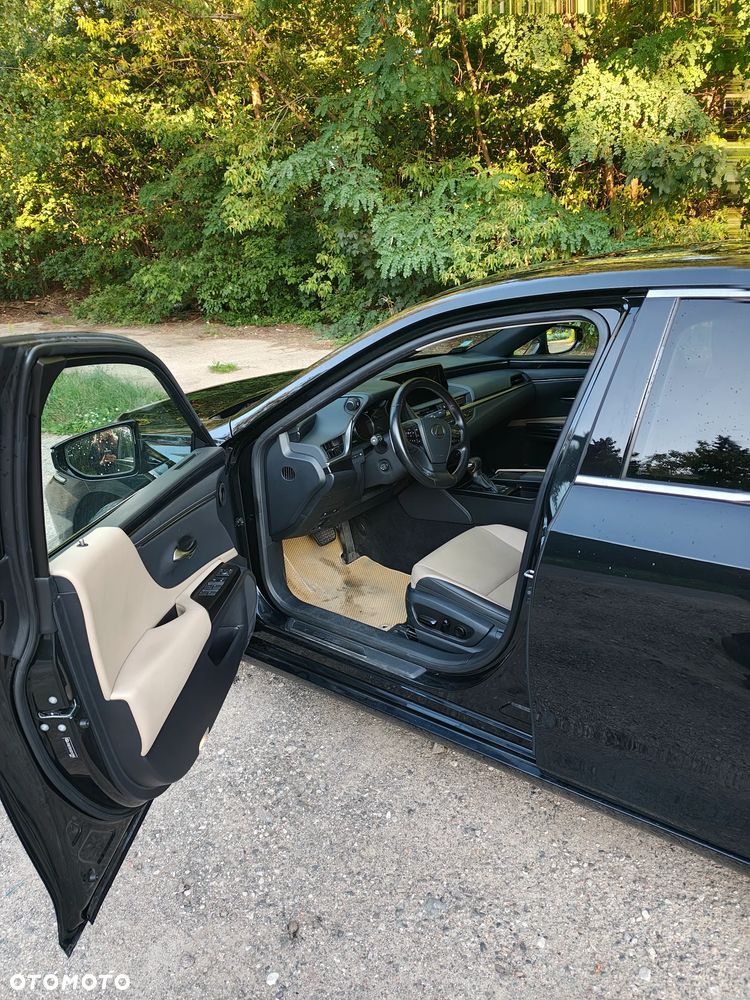 Lexus ES 300h Business Edition + - 9