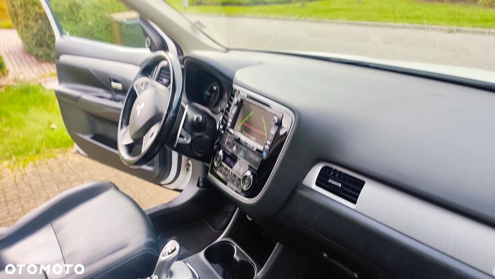 Mitsubishi Outlander 2.0 4WD Top - 17