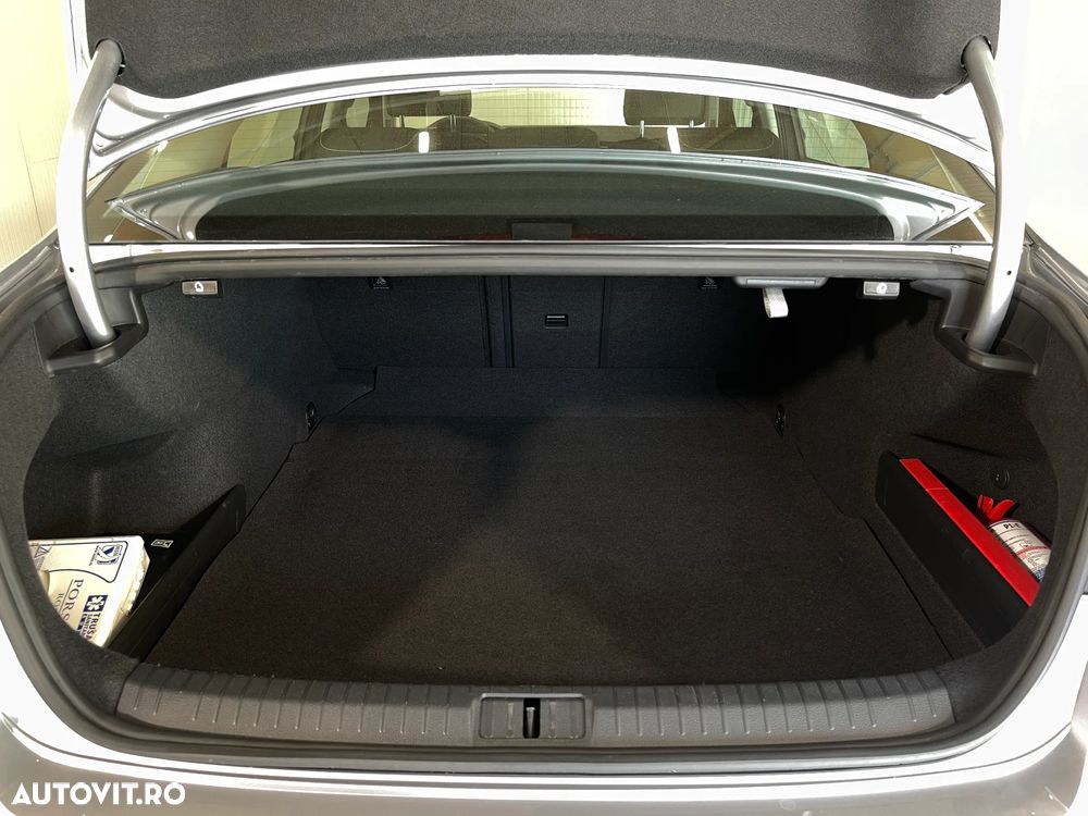 Volkswagen Passat 2.0 TDI DSG Highline - 12