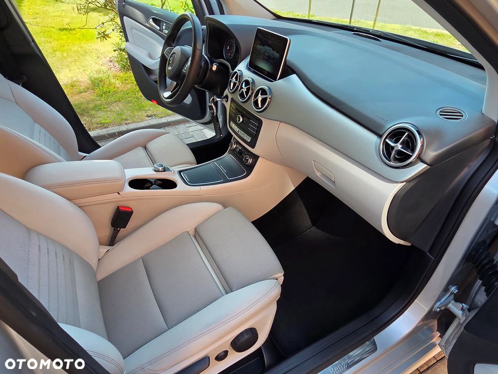 Mercedes-Benz Klasa B 180 7G-DCT Edition - 19