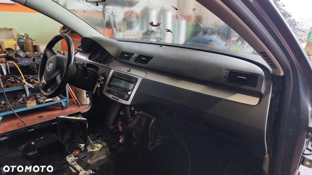 Błotnik prawy przód przedni VW Passat B6 LK7X - 10