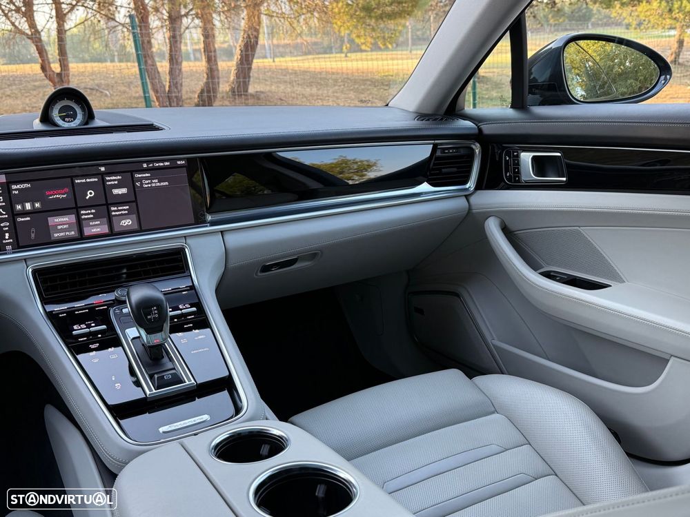 Porsche Panamera Sport Turismo 4 E-Hybrid - 27