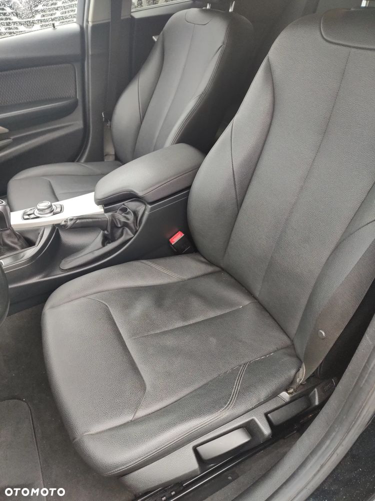 BMW Seria 3 318d Sport Line - 24