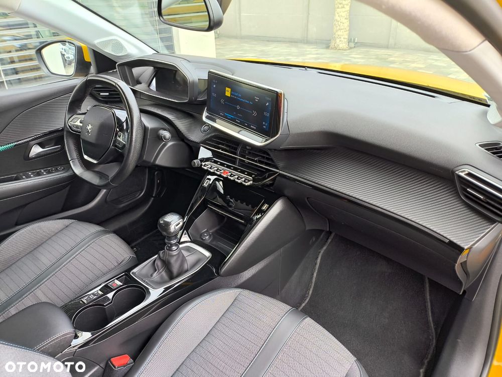 Peugeot 208 - 17