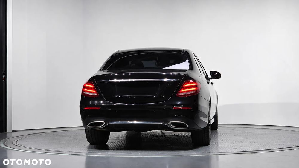 Mercedes-Benz Klasa E 300 9G-TRONIC AMG Line - 4