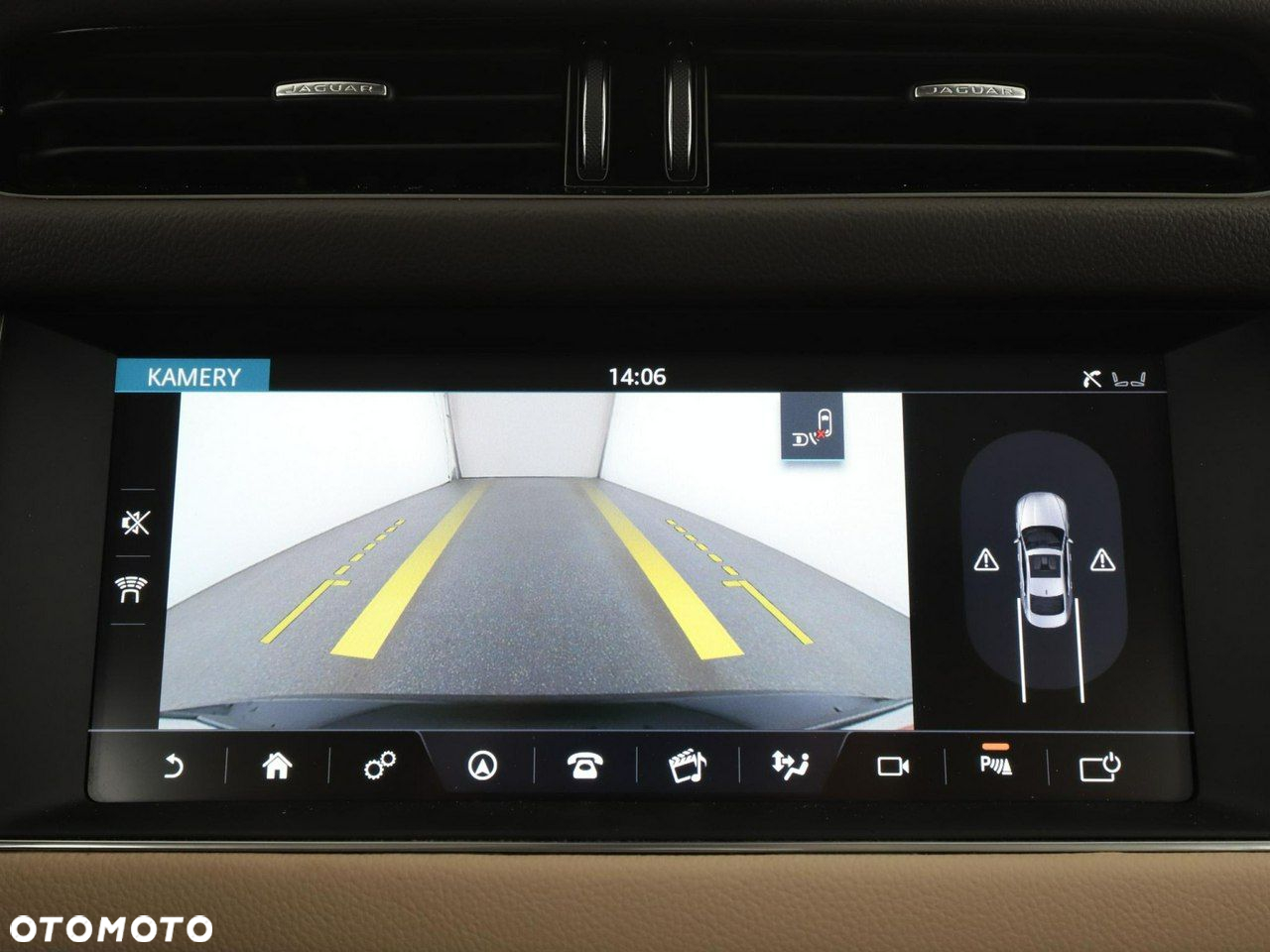 Jaguar XF 20d Portfolio - 24