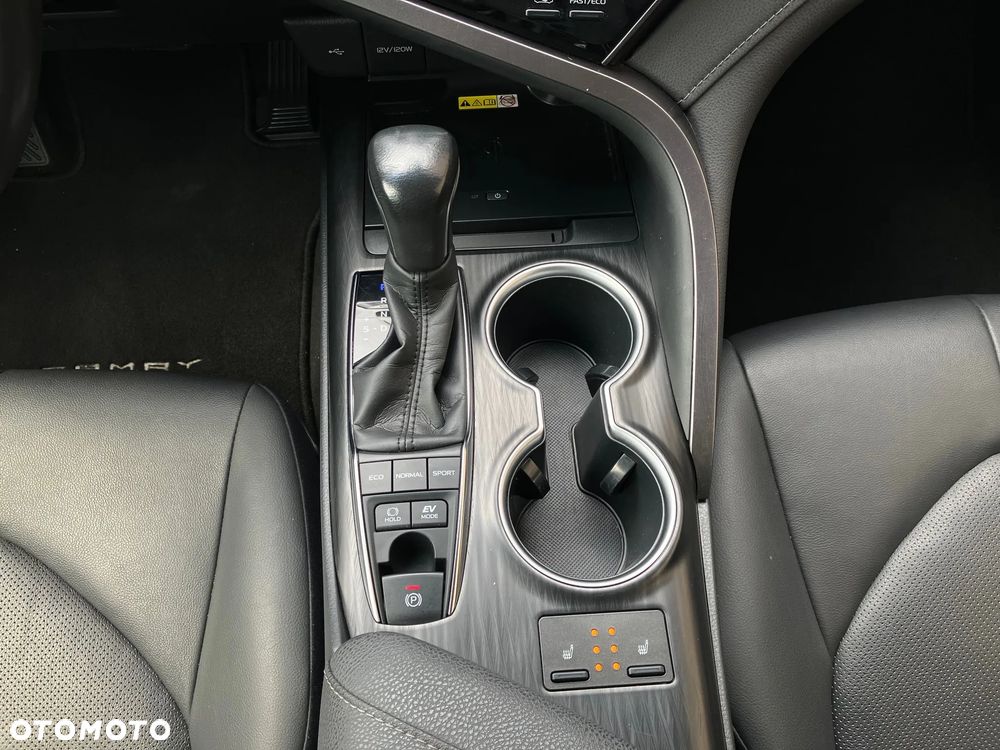 Toyota Camry 2.5 Hybrid Executive CVT - 34