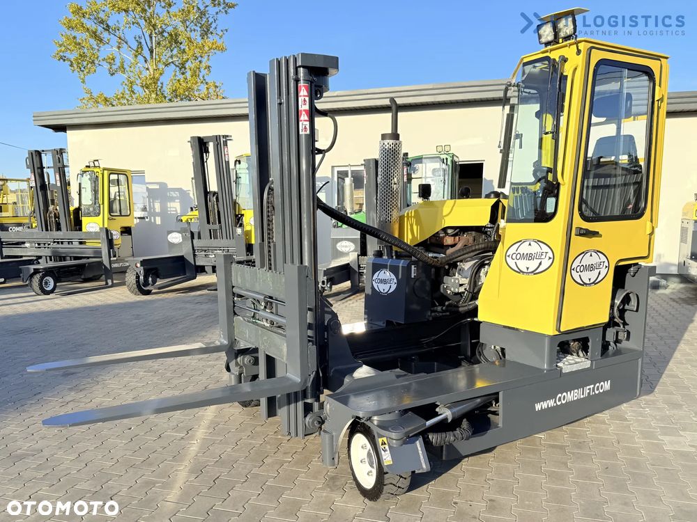 Combilift WÓZEK CZTEROKIERUNKOWY - WIELOKIERUNKOWY / C3000 / GAS / TRIPLEX 4900MM / WOLNY SKOK / POZYCJONER WIDEŁ / PEŁNA KABINA / STAN IDEALNY / Szeroka oferta wózków czterokierunkowych i bocznych, dopasowanych do różnorodnych potrzeb i zastosowań - 22