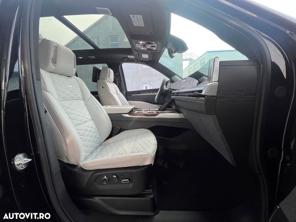 Cadillac Escalade - 11