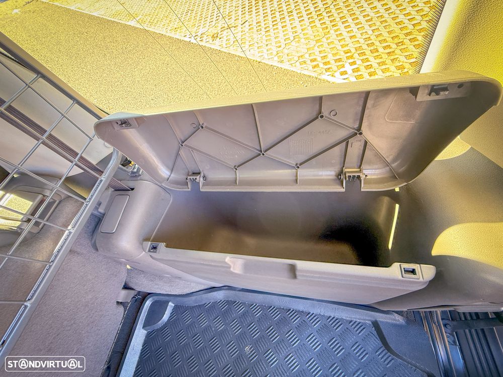 Land Rover Discovery - 38