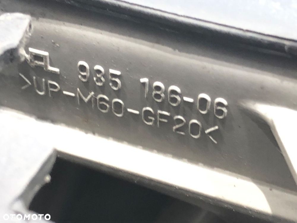 REFLEKTOR PRAWY PRZÓD  ISUZU RODEO samochód terenowy zamknięty 1997 - 2004 3.2 V6 151 kW [205 KM] - 4