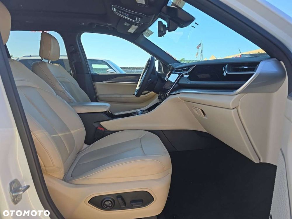 Jeep Grand Cherokee - 19