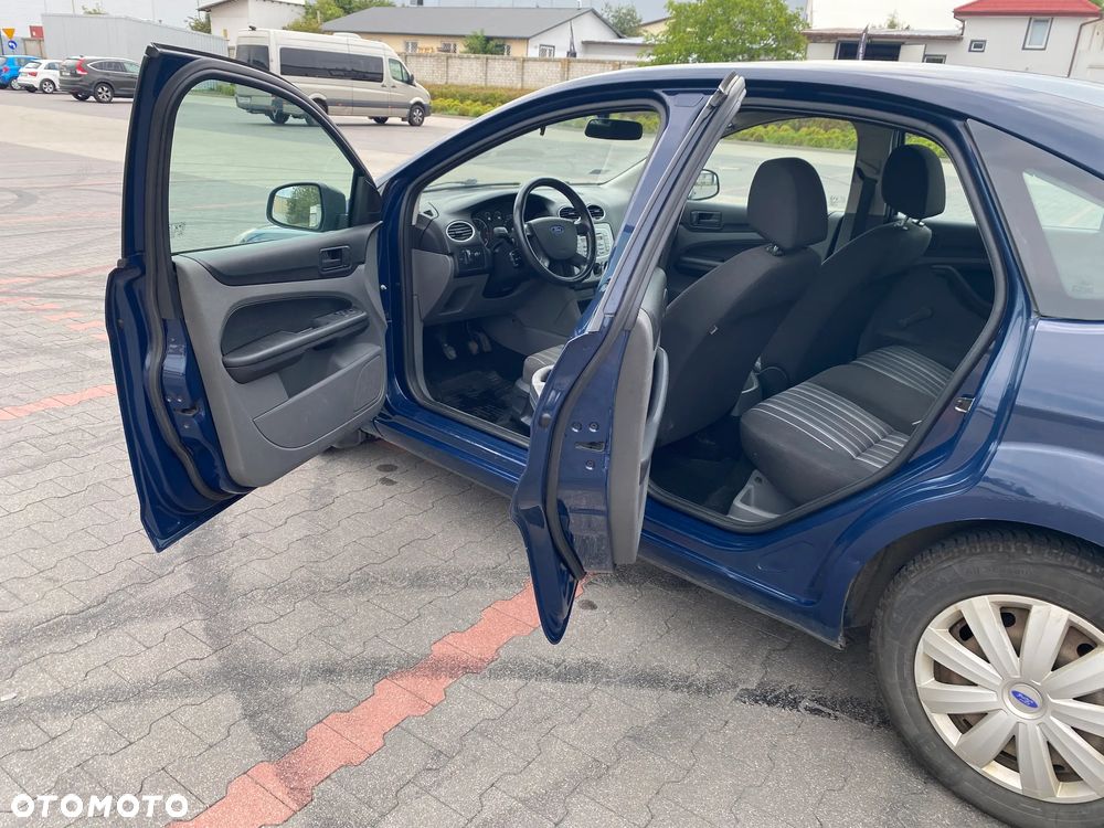 Ford Focus 1.6 Ambiente - 10