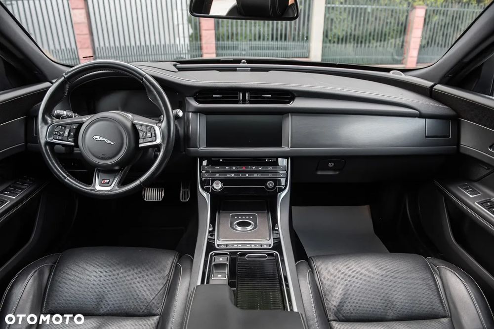 Jaguar XF S AWD - 29