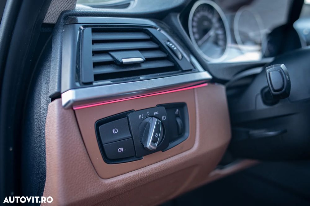 BMW Seria 3 320d Aut. - 31