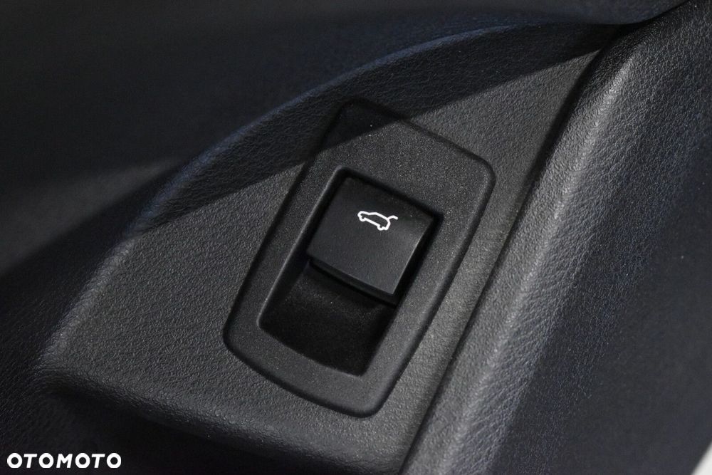 BMW X1 sDrive18i Advantage - 9