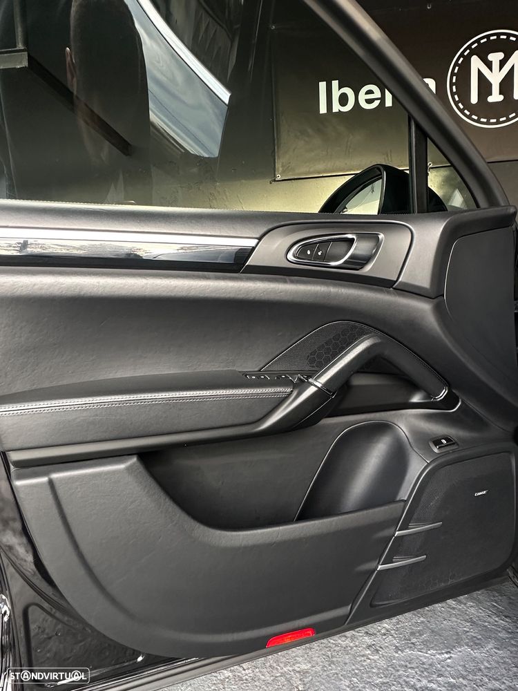 Porsche Cayenne S Hybrid Tiptronic S - 17