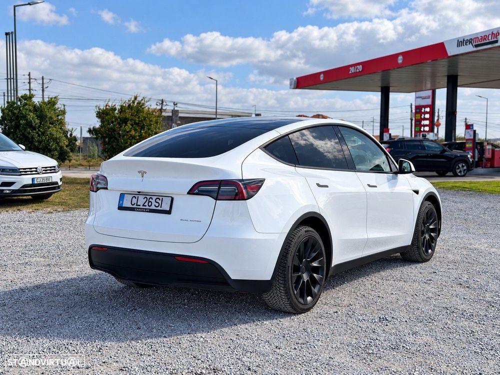 Tesla Model Y - 5