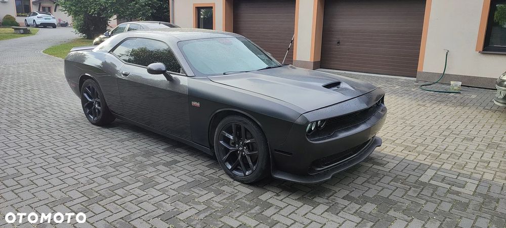 Dodge Challenger - 2