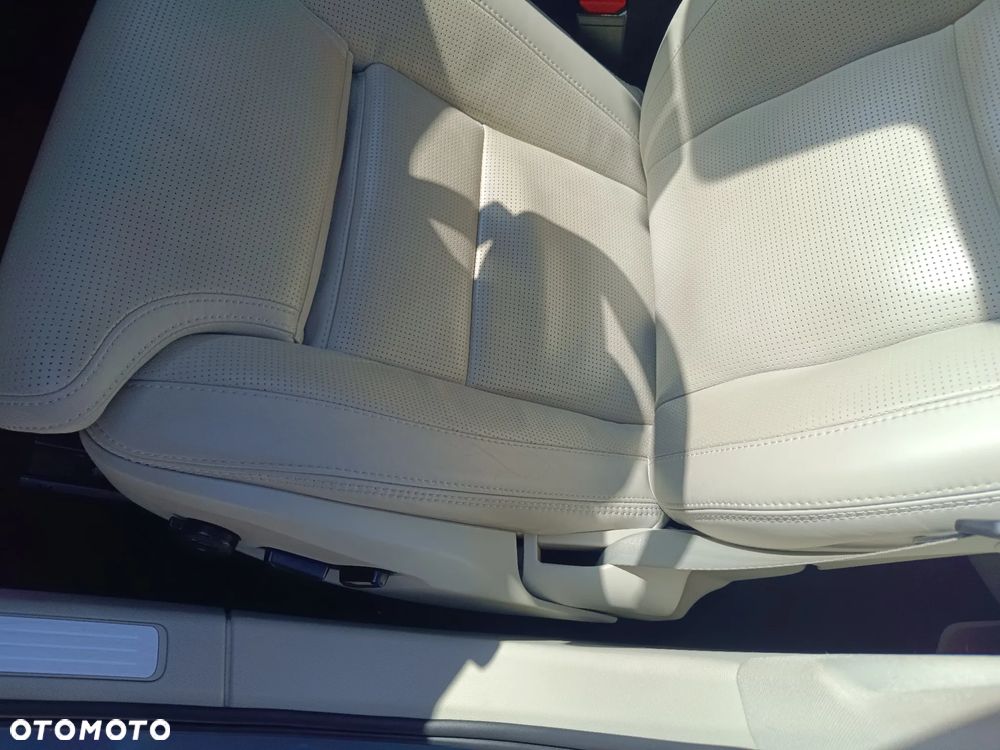 Volvo V60 Cross Country Plus B5 B AWD - 26