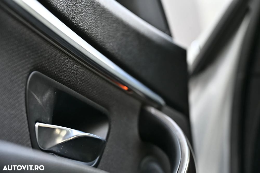 BMW Seria 3 320d Aut. Modern Line - 24