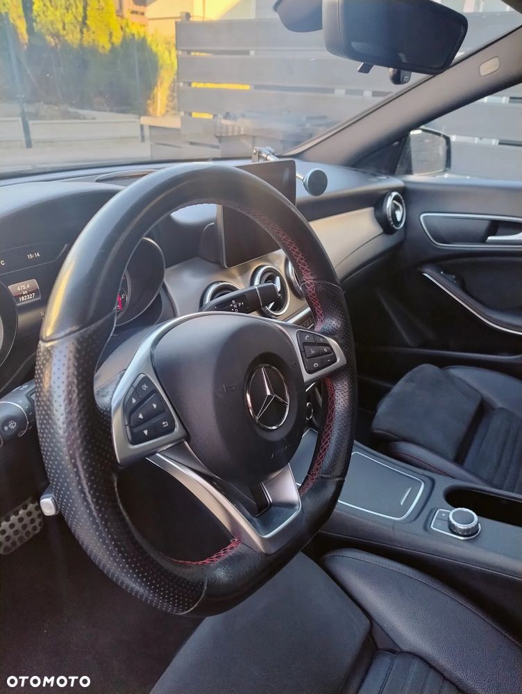 Mercedes-Benz CLA 180 7G-DCT UrbanStyle Edition - 28