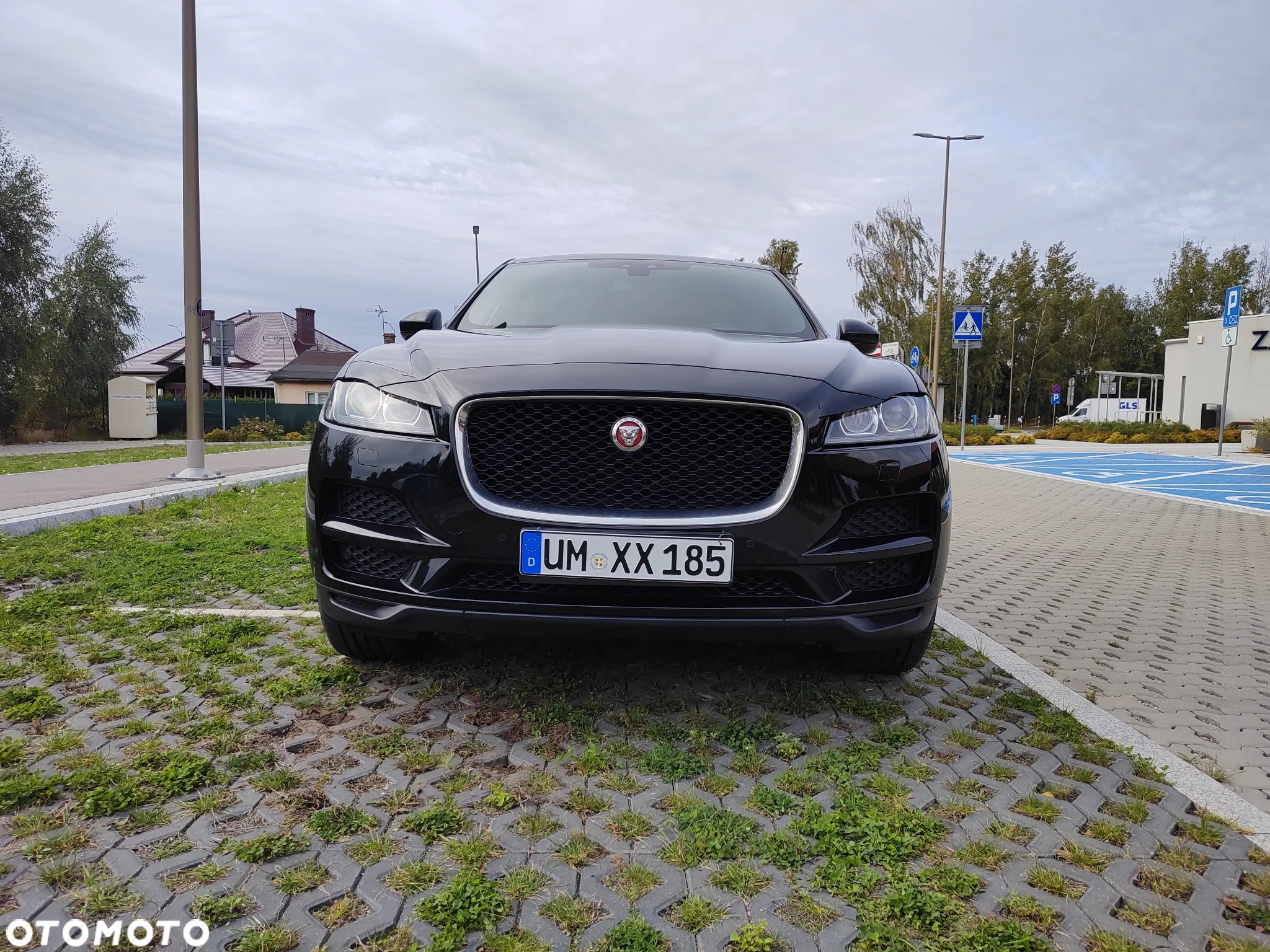 Jaguar F-Pace 2.0 i4D AWD Pure - 4
