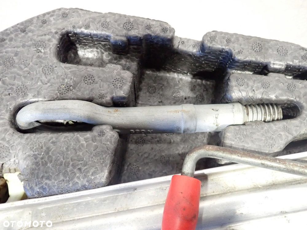 ZESTAW NARZĘDZIOWY W KOŁO AUDI A3 8P  1K0012115F  1T0805615  8D0011031C  8N0012219 - 6