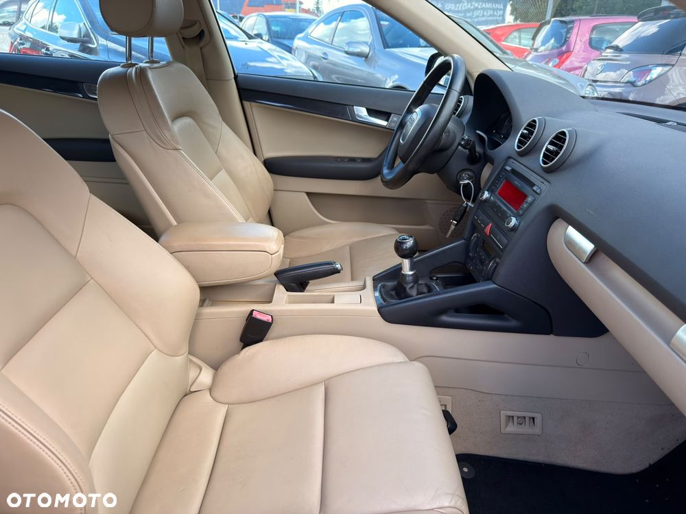 Audi A3 Sportback 1.6 FSI Ambiente - 9