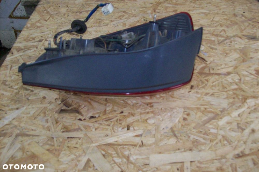 LAMPA TYLNA PRAWA MAZDA 323F/R1287 - 4