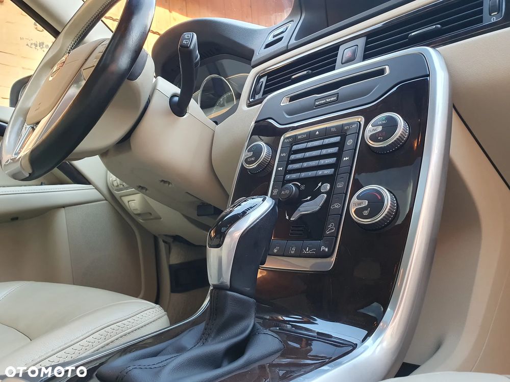 Volvo XC 70 - 25