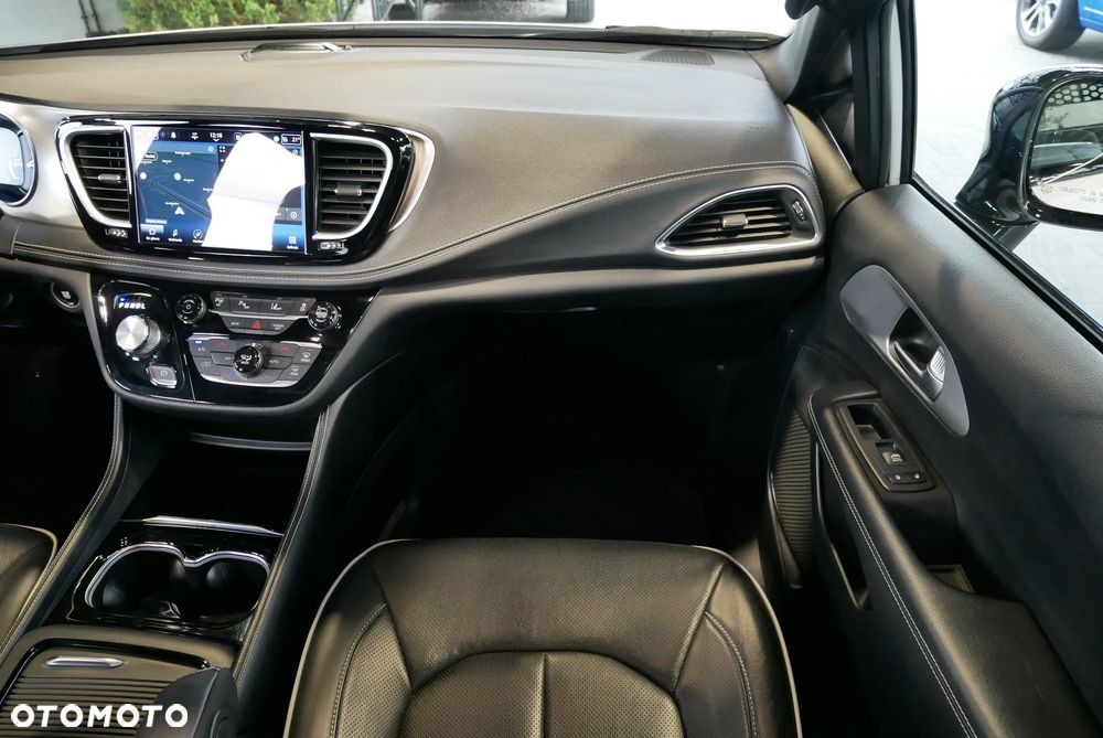 Chrysler Pacifica - 15