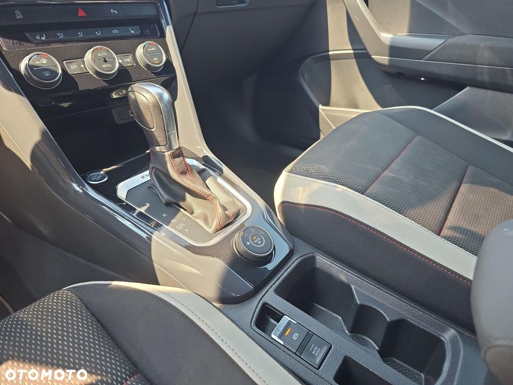 Volkswagen T-Roc - 15