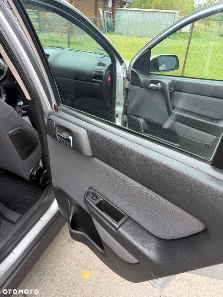 Opel Astra 1.6 NJoy - 22