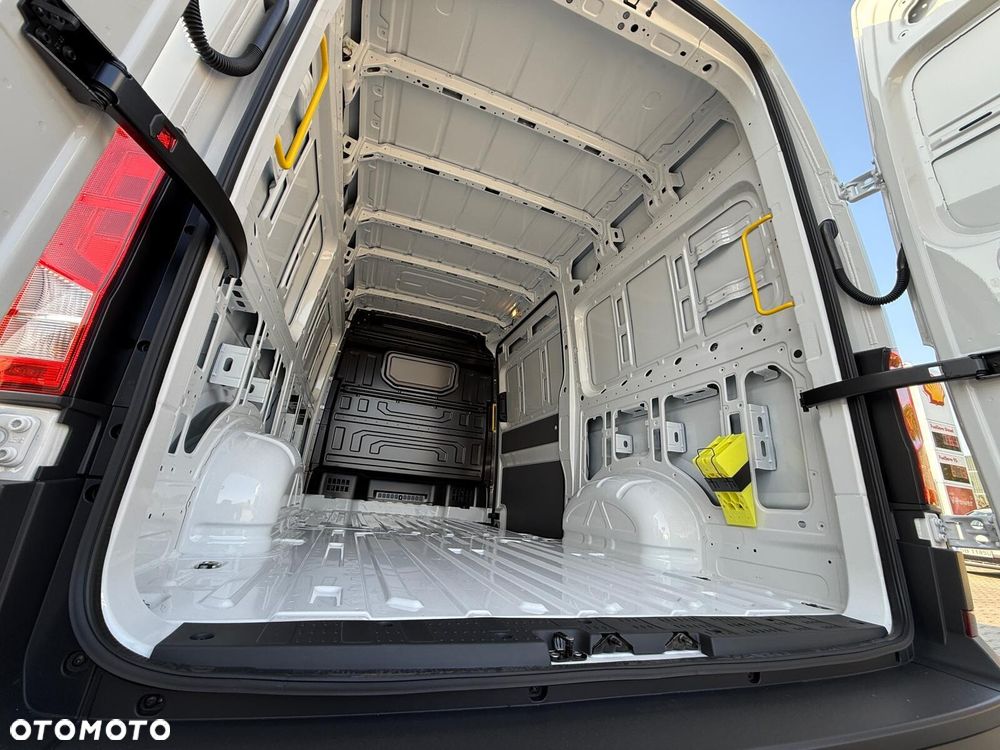 Volkswagen Crafter - 28