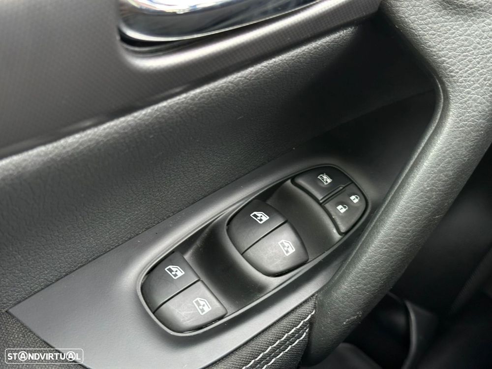 Nissan Qashqai 1.5 dCi N-Connecta 18 - 14