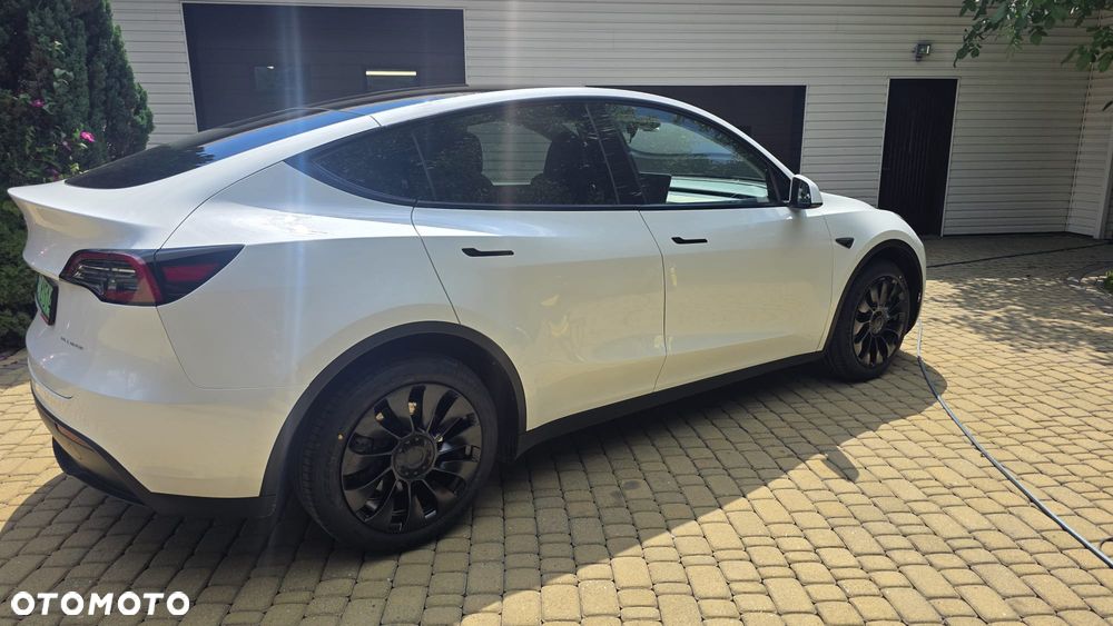 Tesla Model Y Long Range AWD - 4