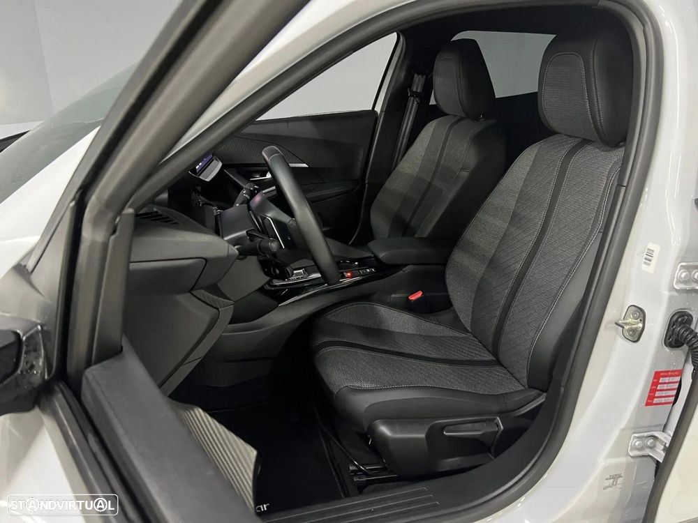 Peugeot 2008 1.2 PureTech Allure Pack EAT8 - 17