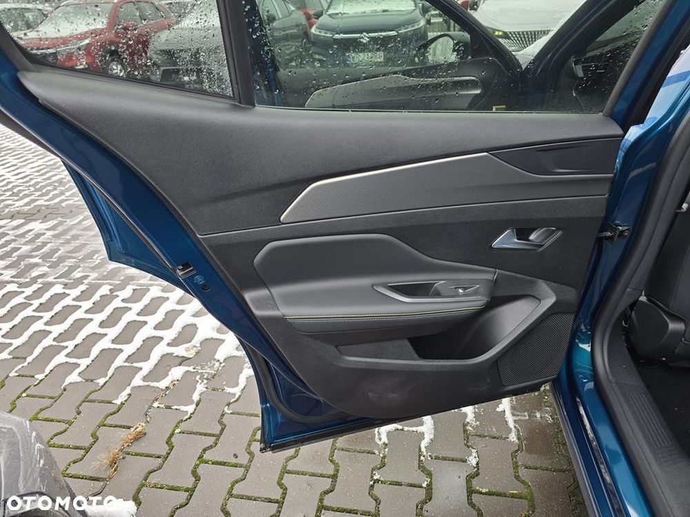 Peugeot 408 1.6 Plug-In Hybrid 225 GT EAT8 - 7