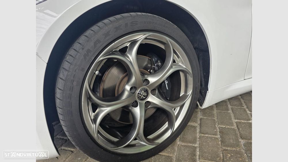 Alfa Romeo Giulia 2.2 D Estrema Q4 AT8 - 17