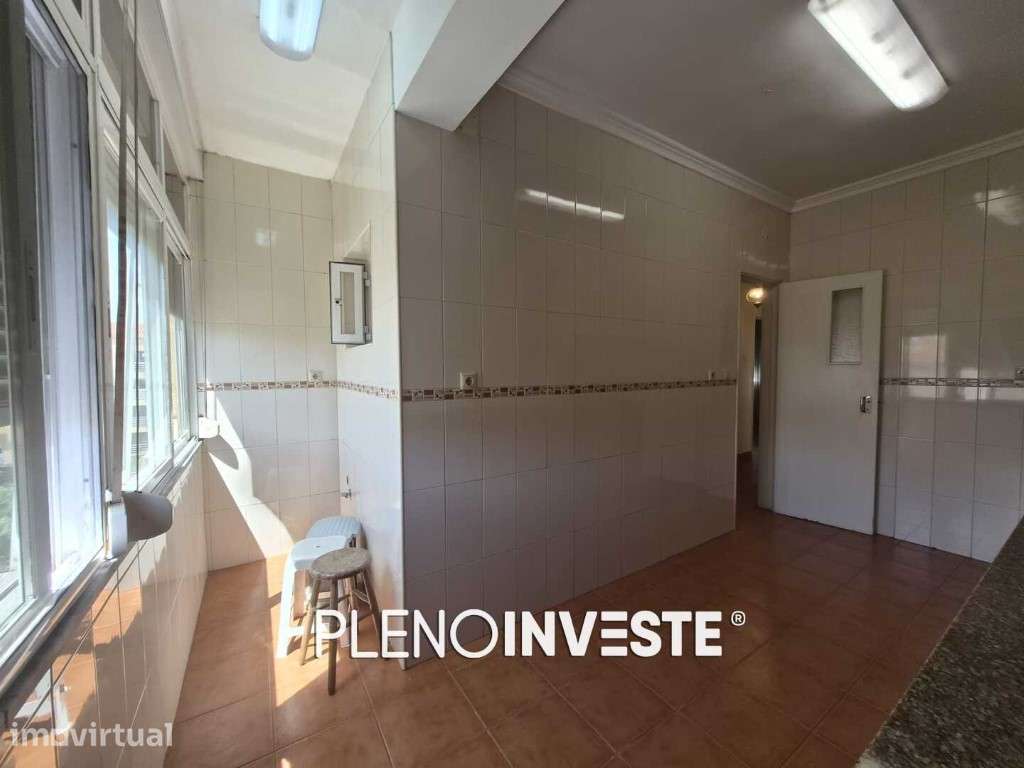Apartamento T2 com Varandas na Torre da Marinha - Grande imagem: 2/22