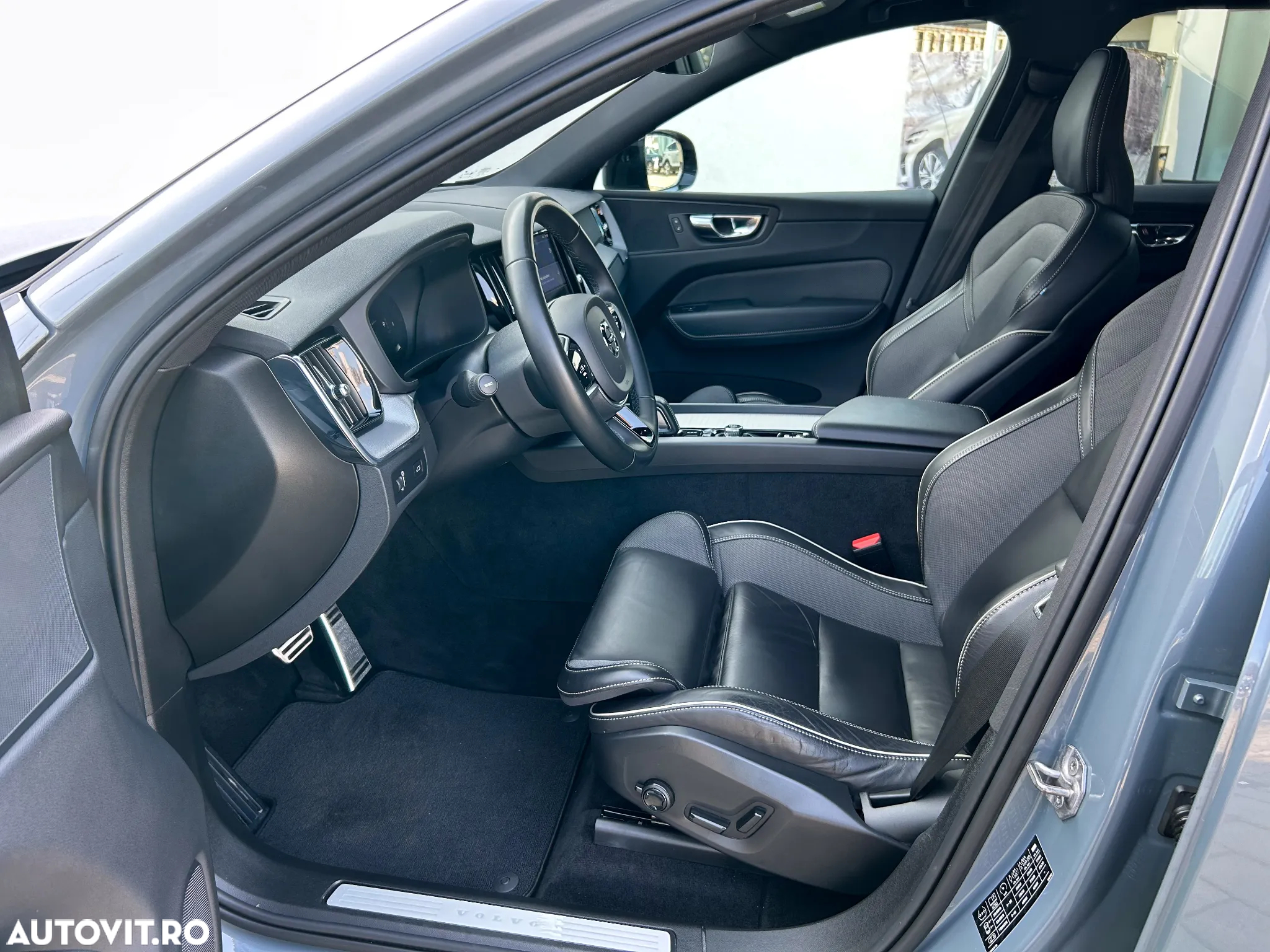 Volvo XC 60 B4 MHEV AT8 AWD R-Design - 21