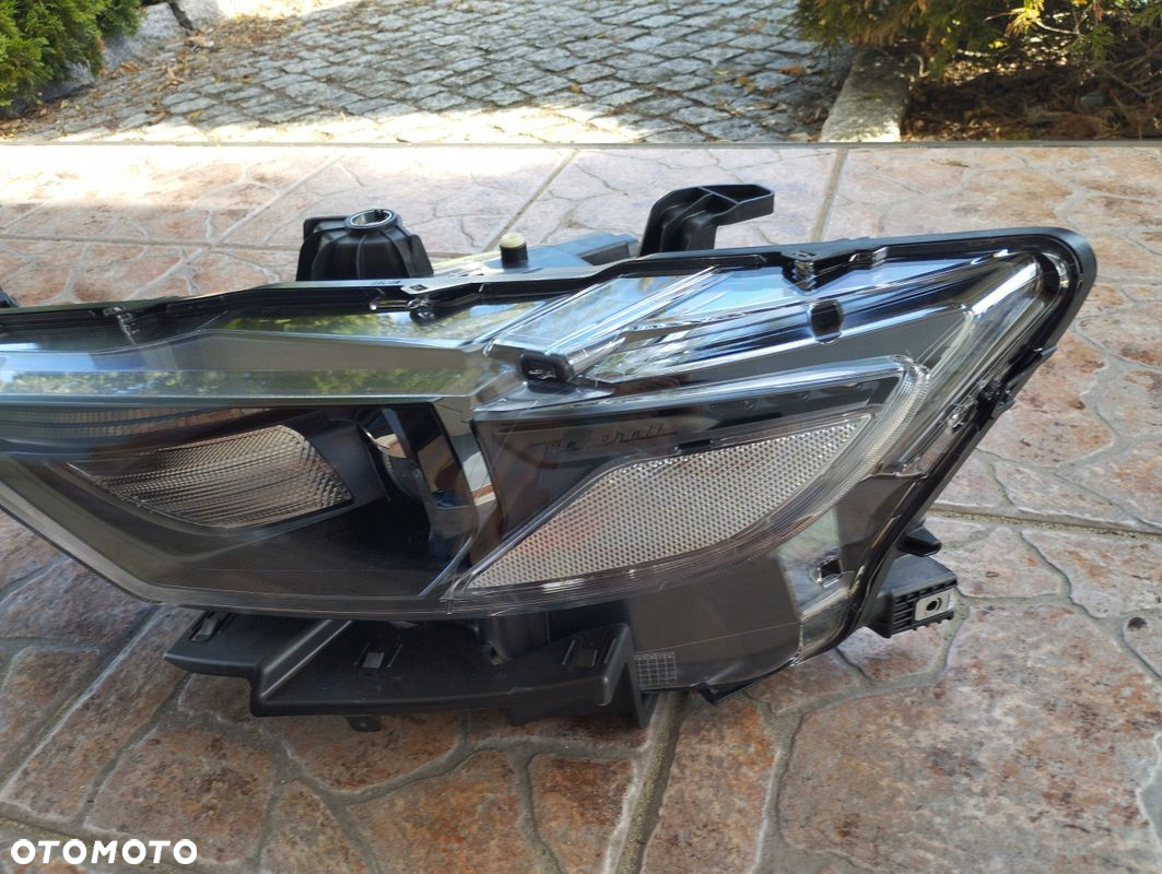 Lampa Xenon Nieskrętny Maserati Levante 670032327 670032328 NOWE ORYGINALNE - 9