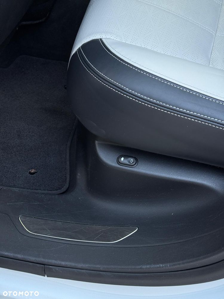 Land Rover Range Rover Velar 2.0 Si4 GPF R-Dynamic HSE - 28