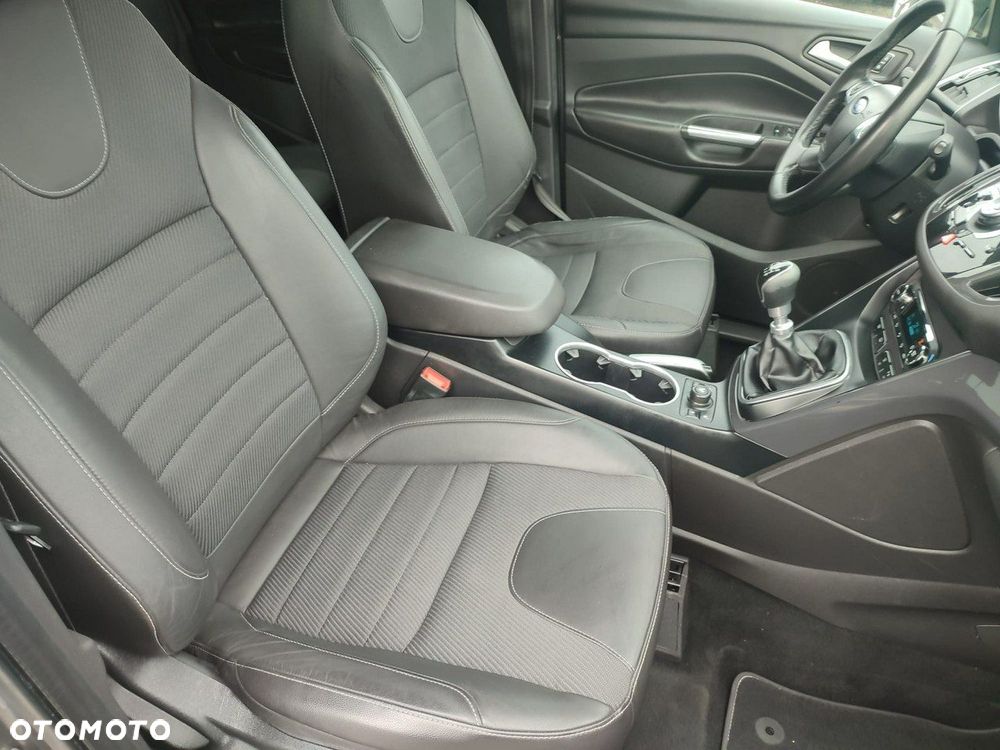 Ford Kuga 2.0 TDCi 2x4 Titanium - 4