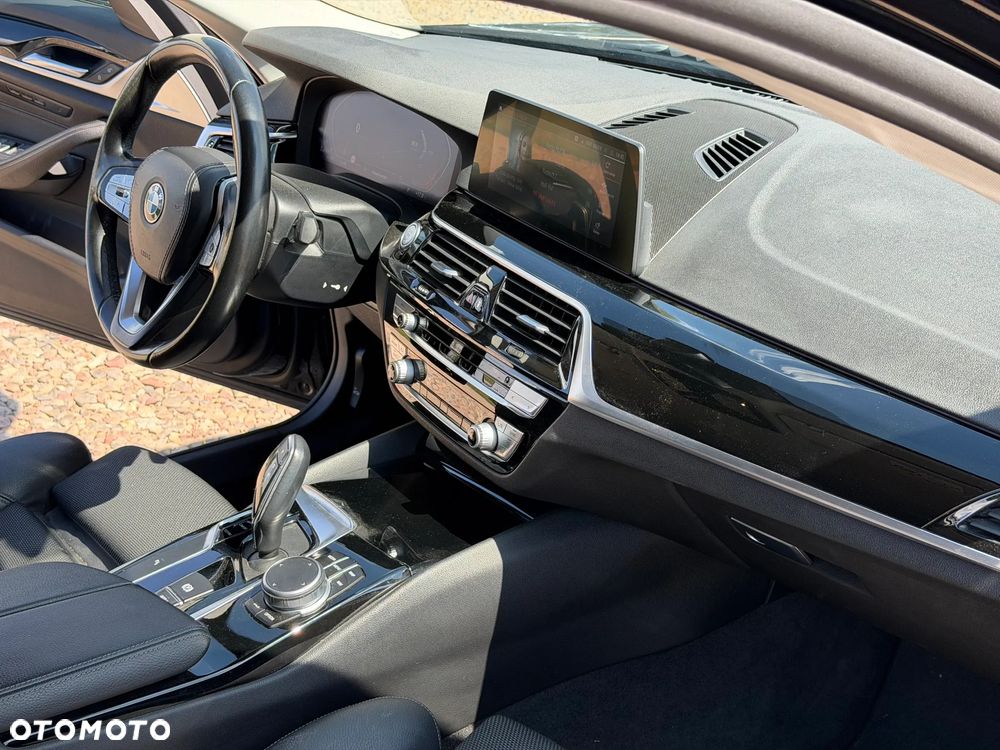 BMW Seria 5 520d Sport Line - 35