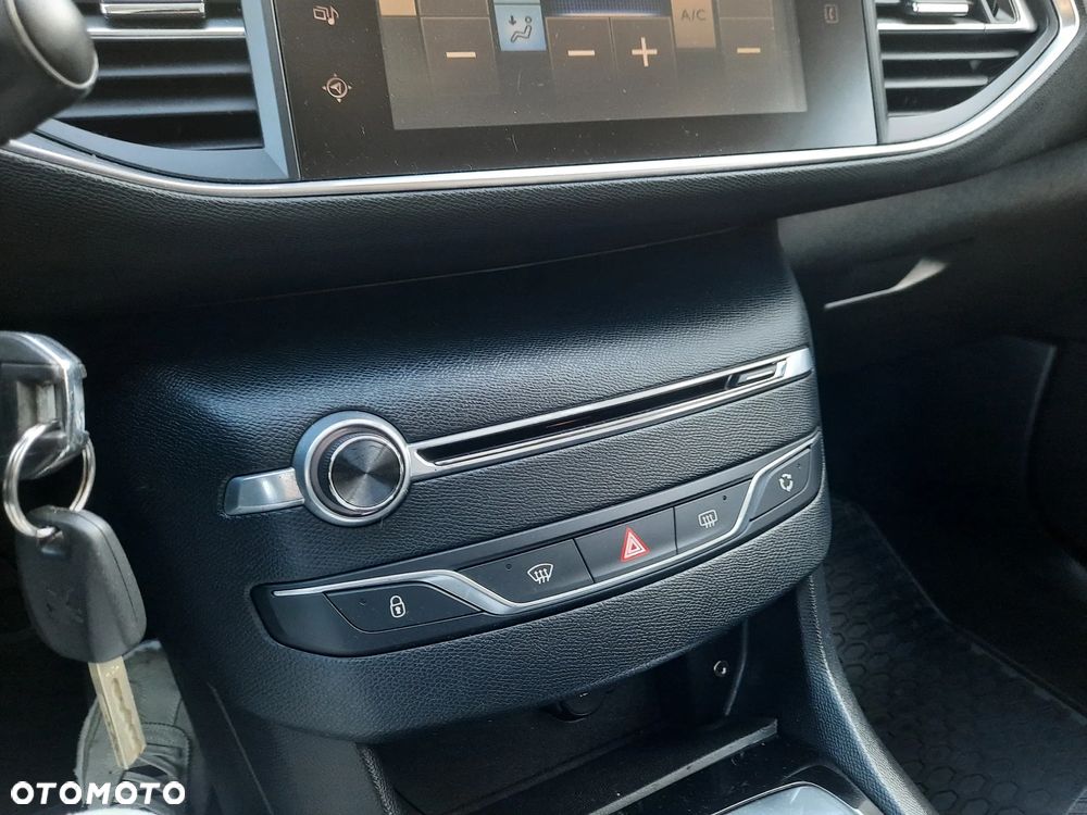 Peugeot 308 BlueHDi FAP 120 Stop&Start Allure - 26