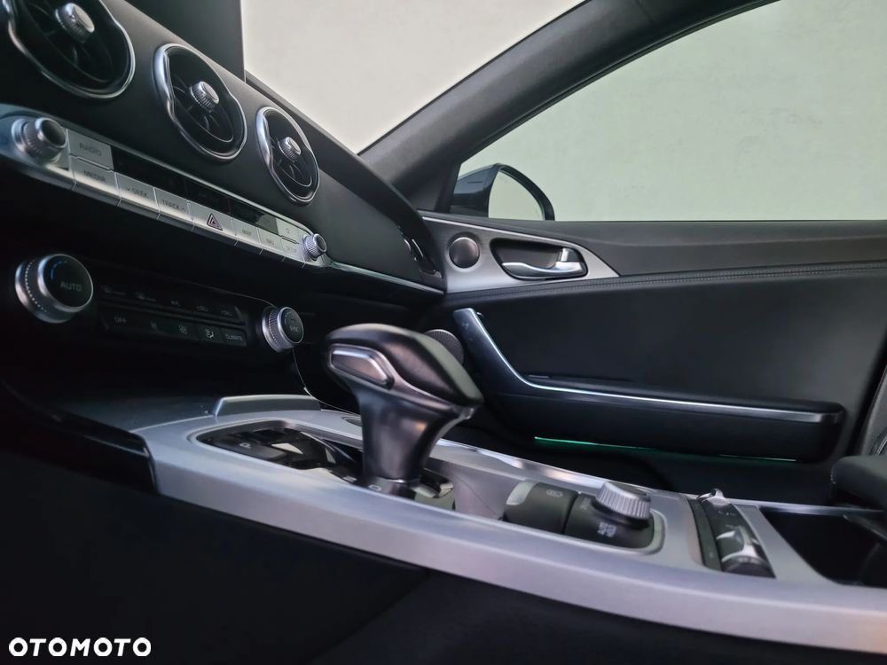 Kia Stinger 3.3 T-GDI AWD GT - 16